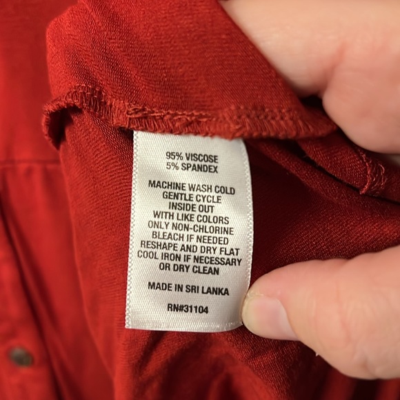 Wonderly Button Wine Red Blouse- Size 1X- Like New - Picture 6 of 6
